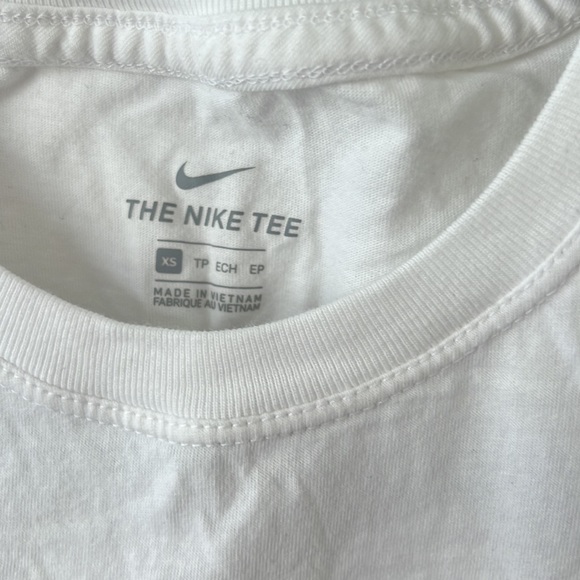 Nike women’s workout top - XS - Picture 2 of 3